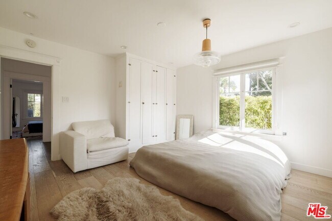 Building Photo - 601 Crestmoore Pl