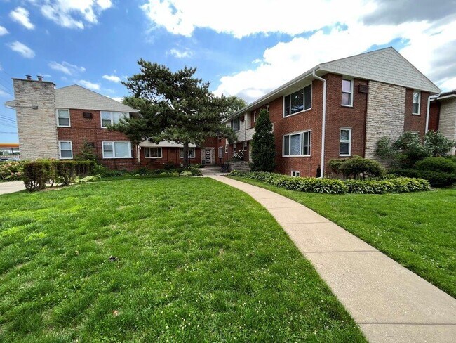 Primary Photo - 1535 Bonnie Brae Pl