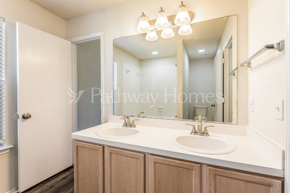 Building Photo - 1405 Dundee Dr