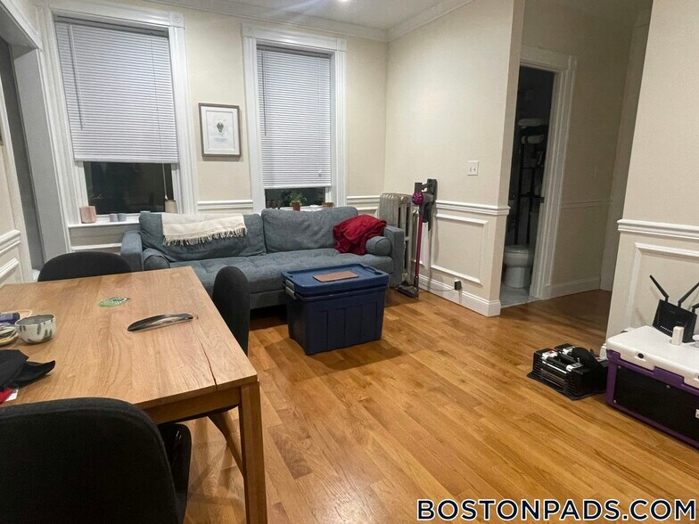 Building Photo - 33 Walbridge St