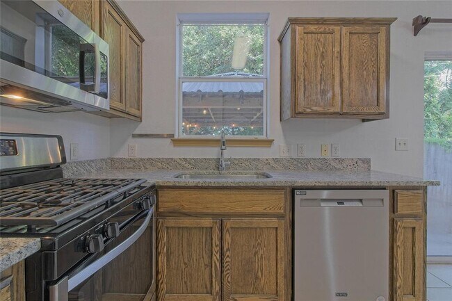 Building Photo - 2903 Whisper Oaks Ln