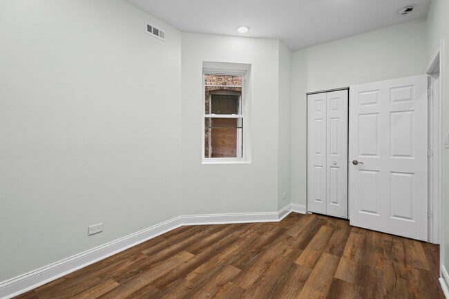 Building Photo - 1841 S Kedzie Ave