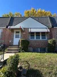 Building Photo - Beautifully Renovated 3-Bedroom Split-Leve...