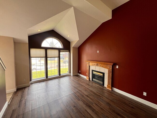 Building Photo - 4124 E 32nd Ave