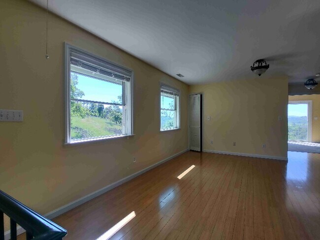 Building Photo - 10379 Dewell Rd Ext