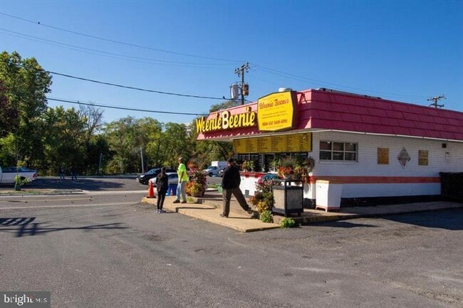 Building Photo - 2216 S Quincy St