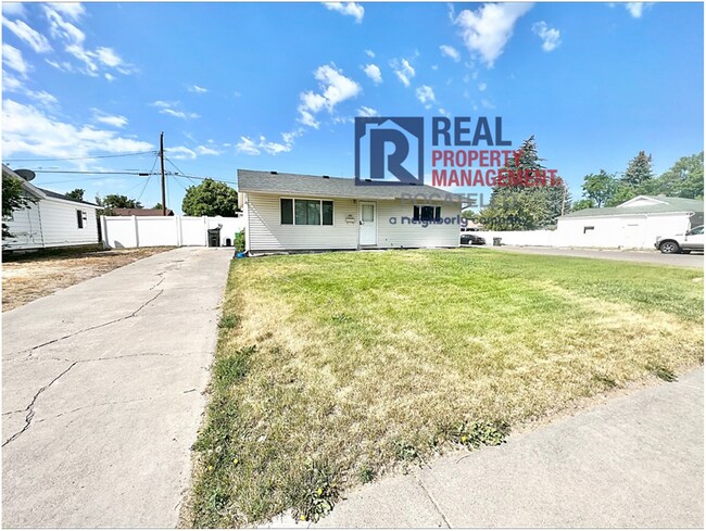 Building Photo - 3 bedroom 2 bath House