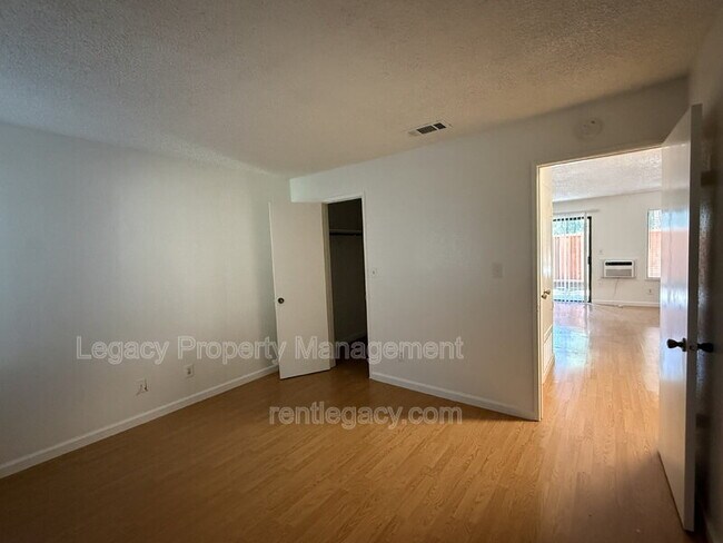 Building Photo - 2125 Northwood Cir