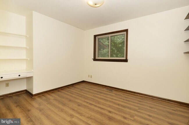 Building Photo - 11800 Wolf Run Ln