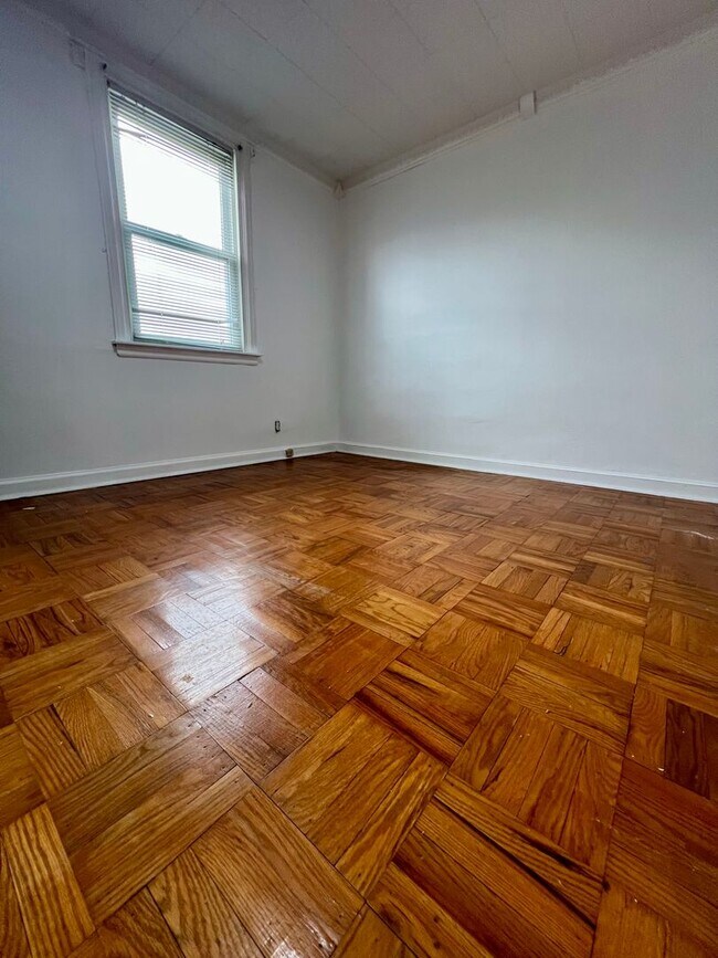 Building Photo - Stunning 3-Bedroom Townhome in Wissinoming! Available NOW!