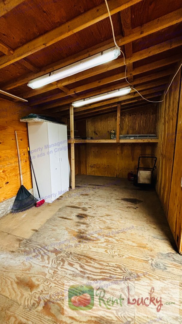 Building Photo - Charming 3 Bedroom Rambler + Large Storage/Shop  | Kent, WA