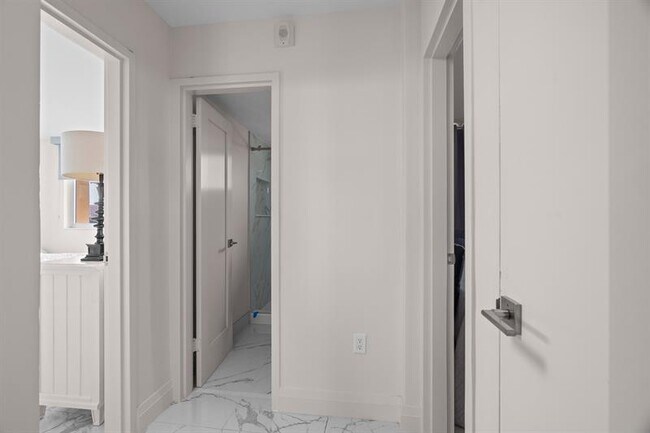 Building Photo - 2400 NE 9th St