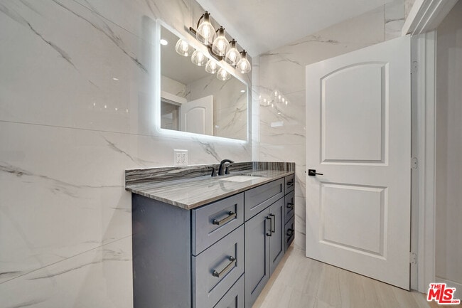 Building Photo - 9005 Cynthia St