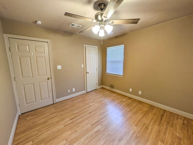 Building Photo - 5031 Simpson Ave