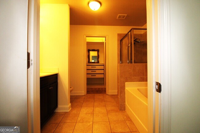 Building Photo - 726 Garbrooke Dr
