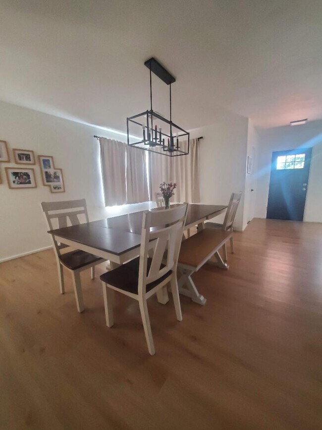 Building Photo - 1520 W Encanto Blvd