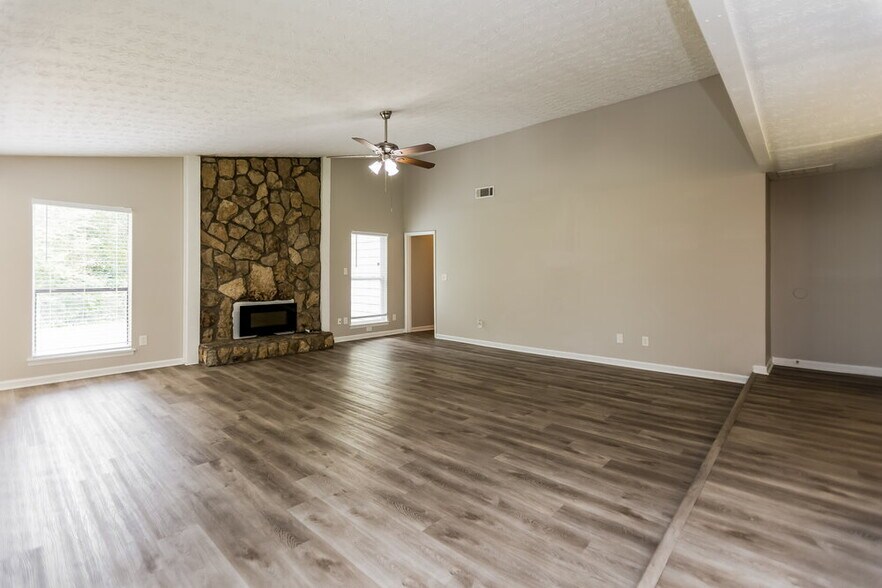 Building Photo - 6270 Beethoven Cir
