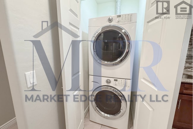 Building Photo - 5Bed/5Bath House at University Dr/Priest Dr! Move-In Ready on 05/07/2026! - 4 CAR CARPORT! NO HOA!