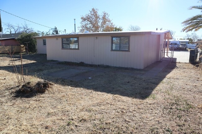 Building Photo - Great home Great price