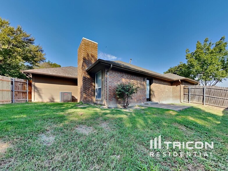 Building Photo - 352 N Beltwoods Dr