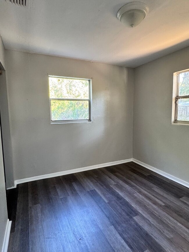 Building Photo - 203 D St