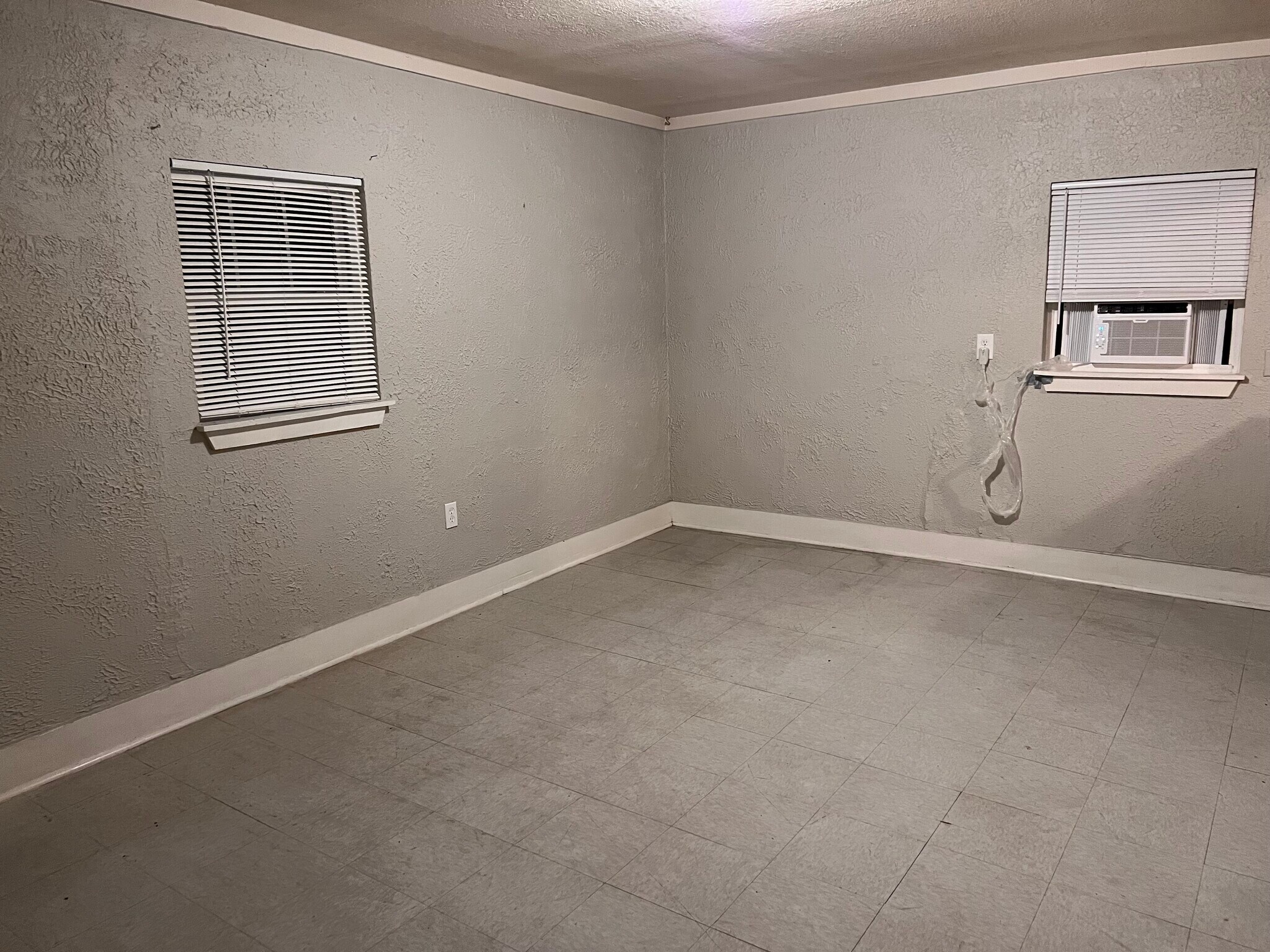 Building Photo - 401 Chautauqua Ave