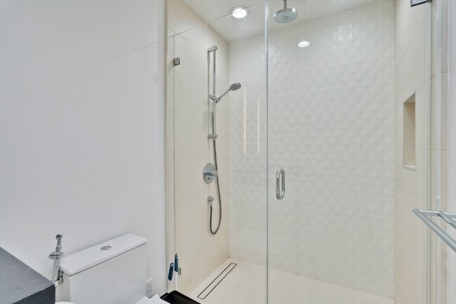 Building Photo - Gorgeous 4 Bed 3 Bath House on a Corner Lot!