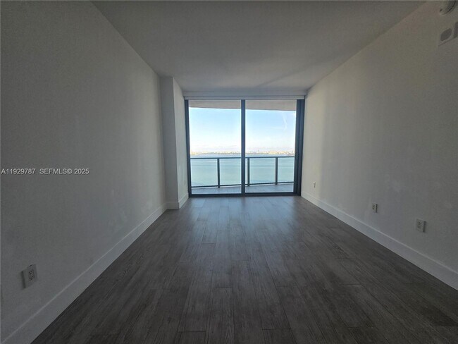 Building Photo - 460 NE 28th St