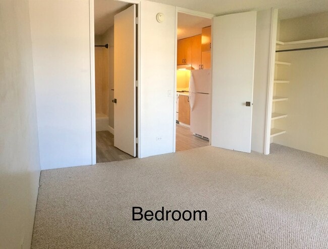 Building Photo - Westview Plaza - 1 bdrm, 1 bath, 1 covered...