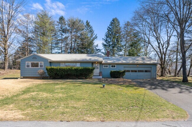 Primary Photo - 17 Bruin Dr