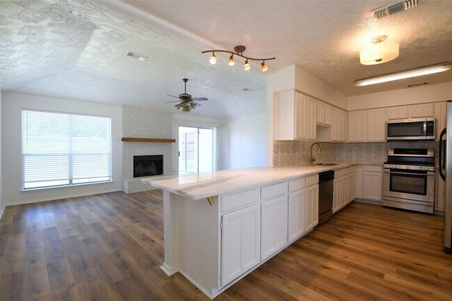 Building Photo - 18811 Pine Trace Ct