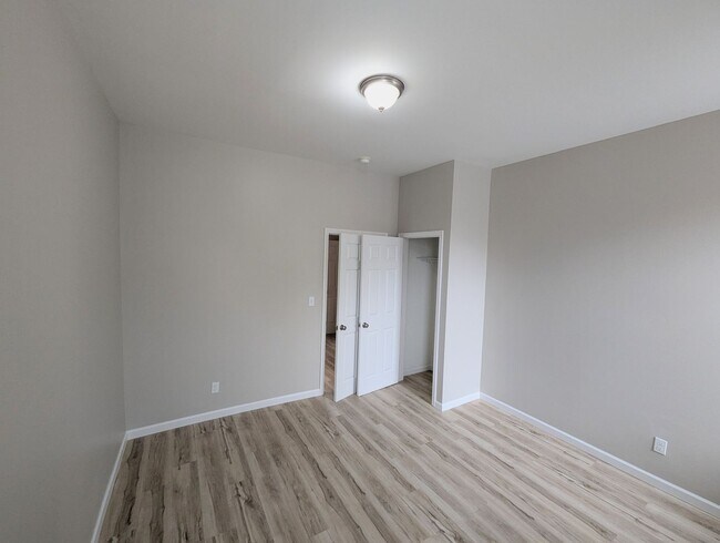 Building Photo - 3304 Utah St