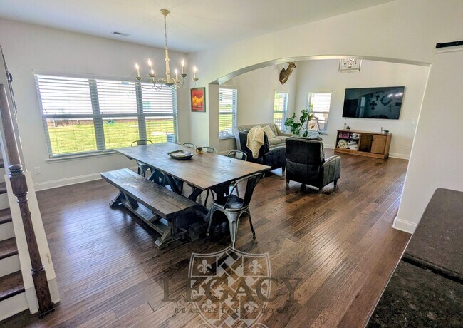 Building Photo - 6150 Christmas Dr