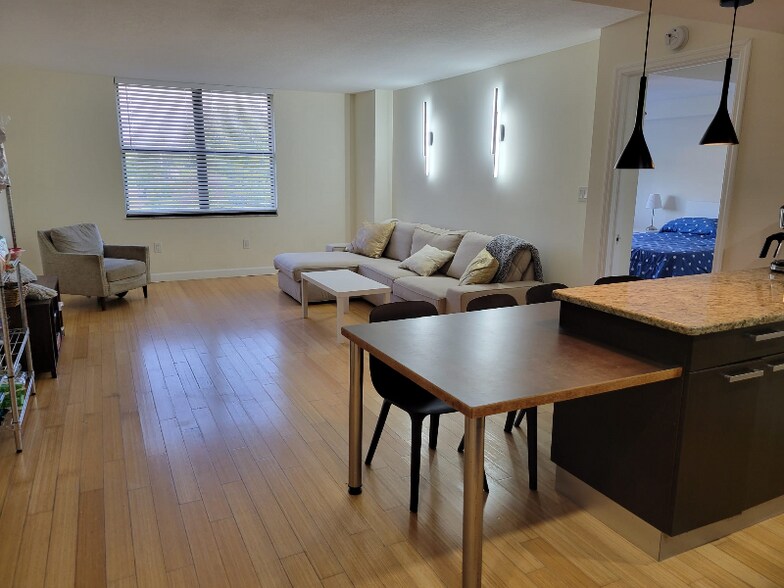 Building Photo - 701 S Madison Ave