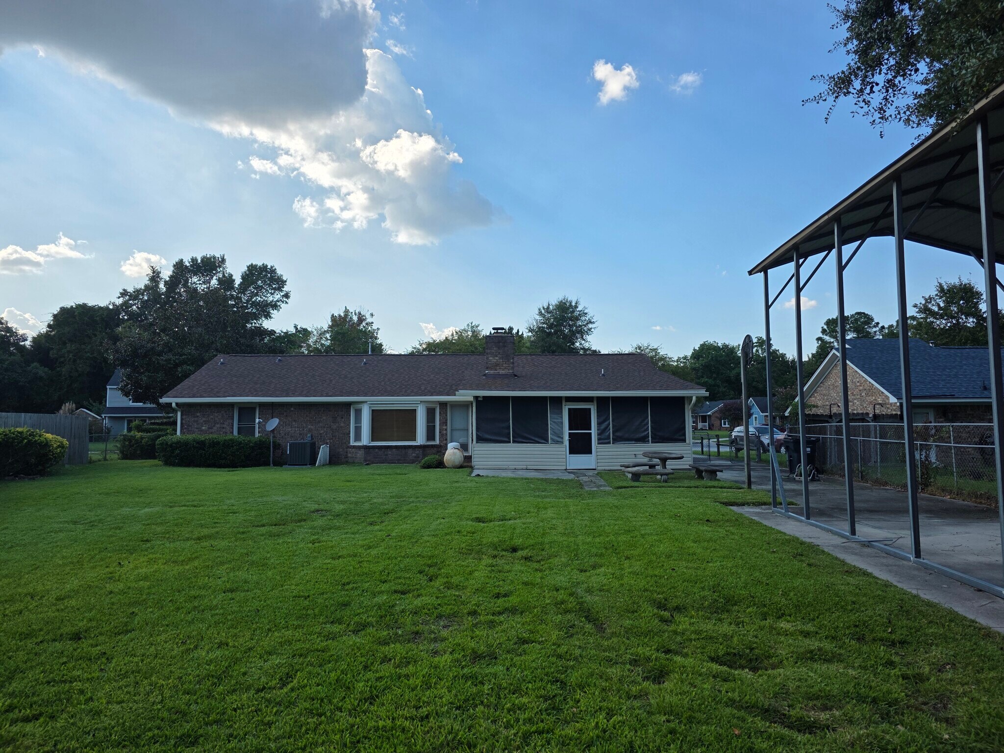 Building Photo - 209 Arrowhead Dr