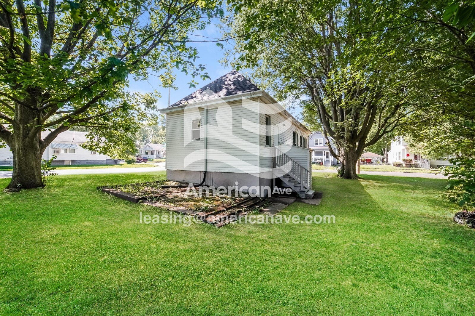 Building Photo - 419 E Maywood Ave