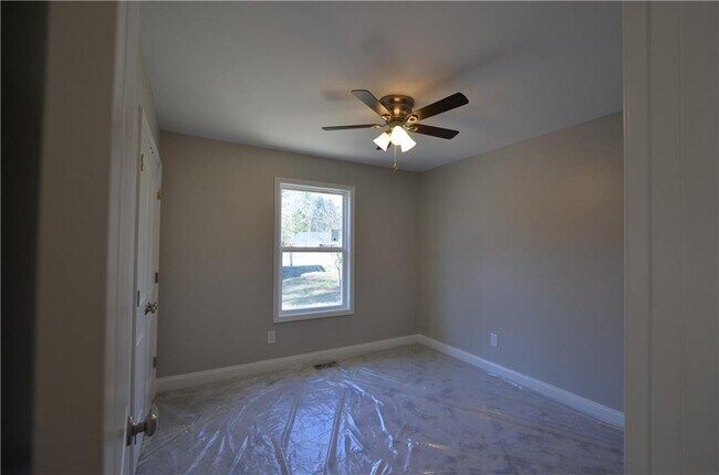 Building Photo - 112 Jade Ln