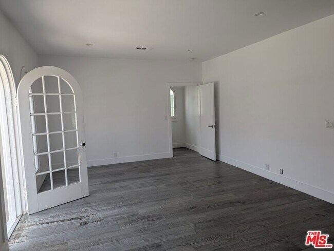 Building Photo - 807 Croft Ave