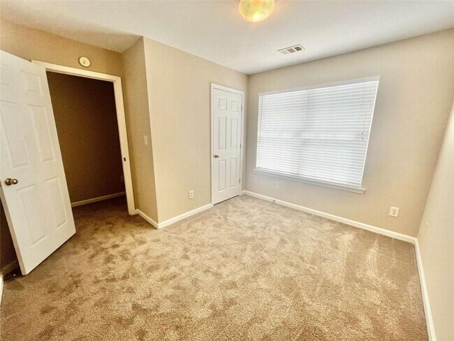 Building Photo - 4713 Autumn Rose Trail