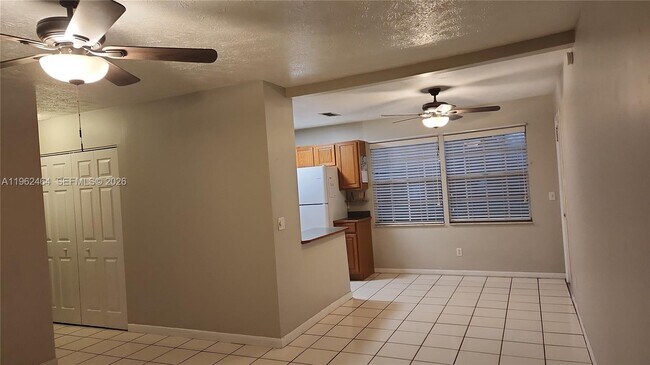 Building Photo - 613 SW Sandbar Terrace