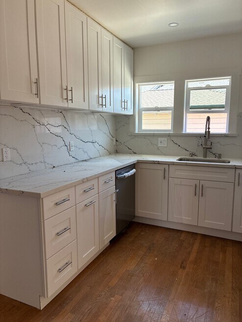 Building Photo - 875 Villa Ave