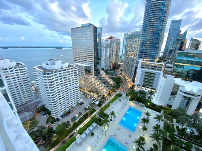 Building Photo - 950 Brickell Bay Dr