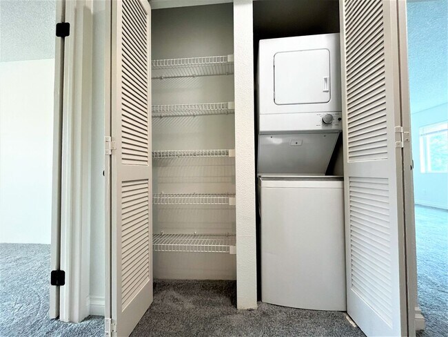 Building Photo - Must See Bright and welcoming one bedroom ...