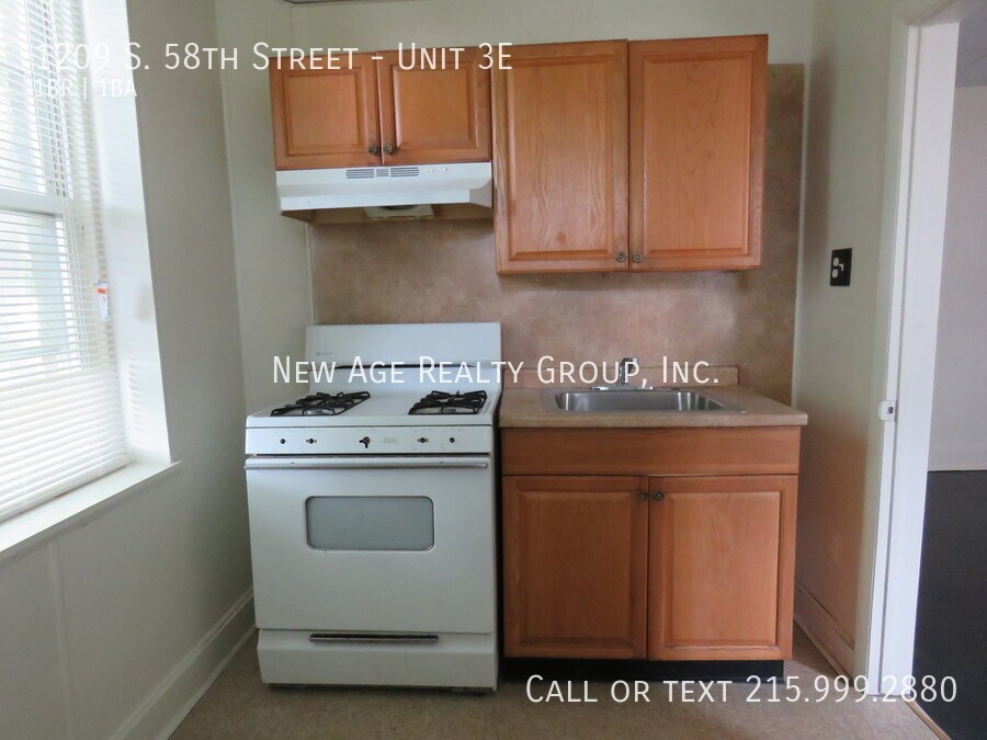 Building Photo - 1209 S 58th St