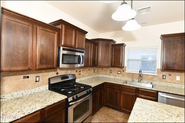 Building Photo - 14309 S Cave Ave