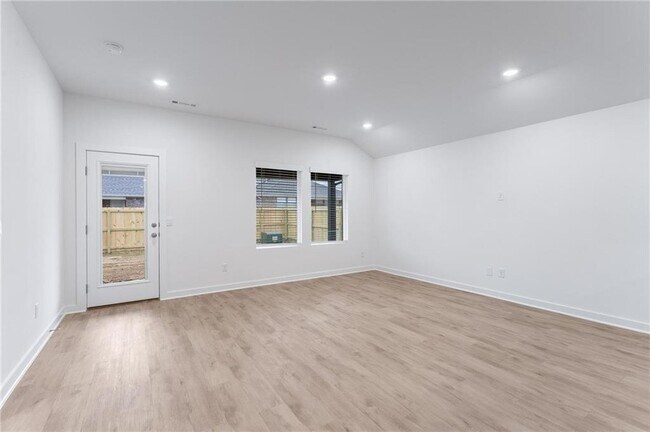 Building Photo - 4611 W Barhem Dr