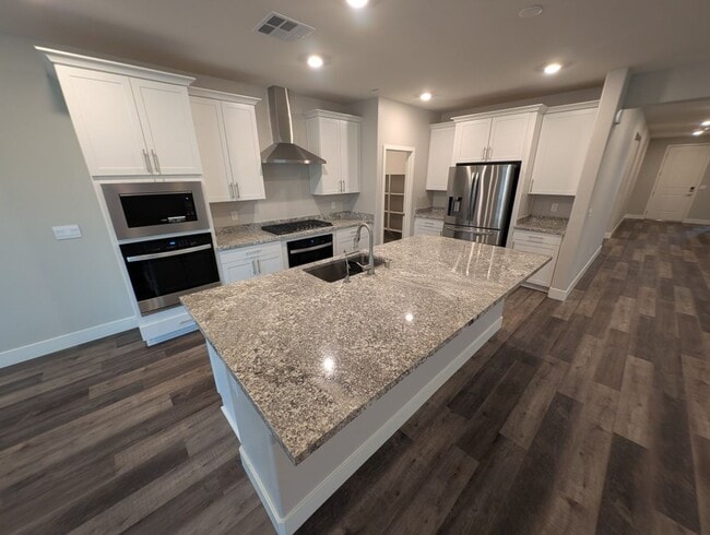 Building Photo - 1039 Forest Falcon Dr