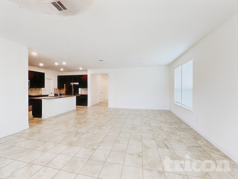 Building Photo - 2604 Wheeler Ave