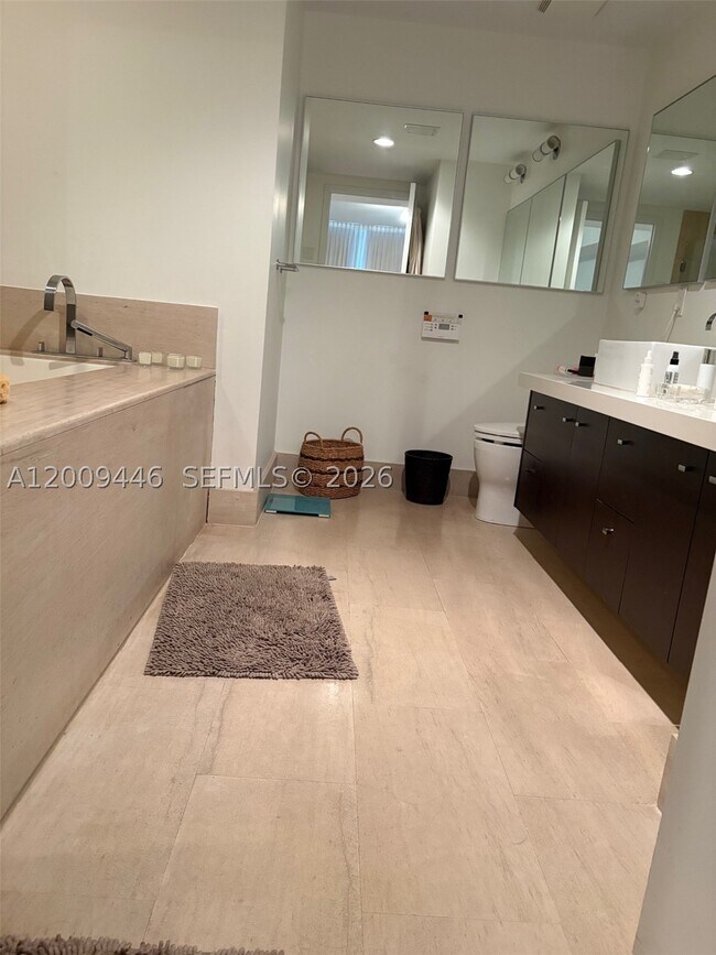 Building Photo - 5875 Collins Ave