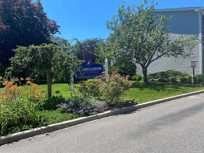 Primary Photo - 246 Fair Harbor Dr